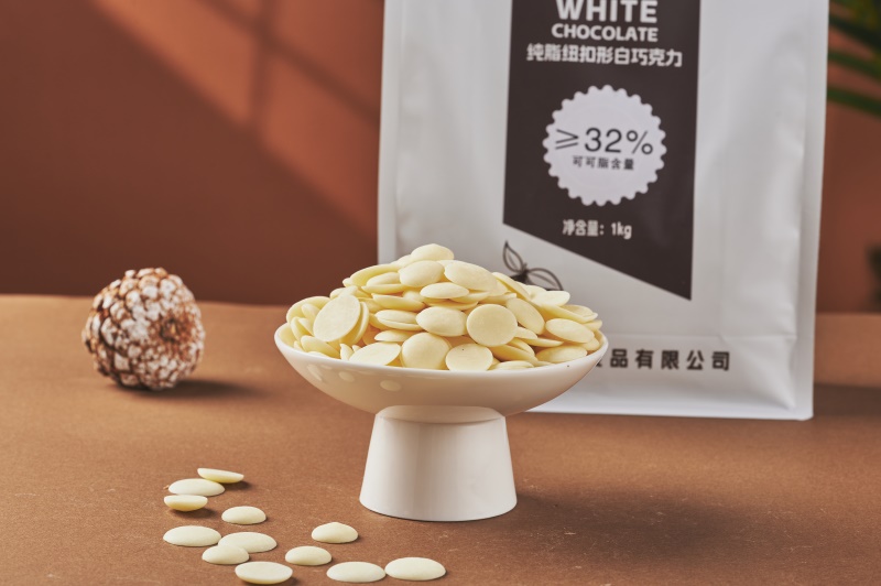 纯脂白巧克力纽扣